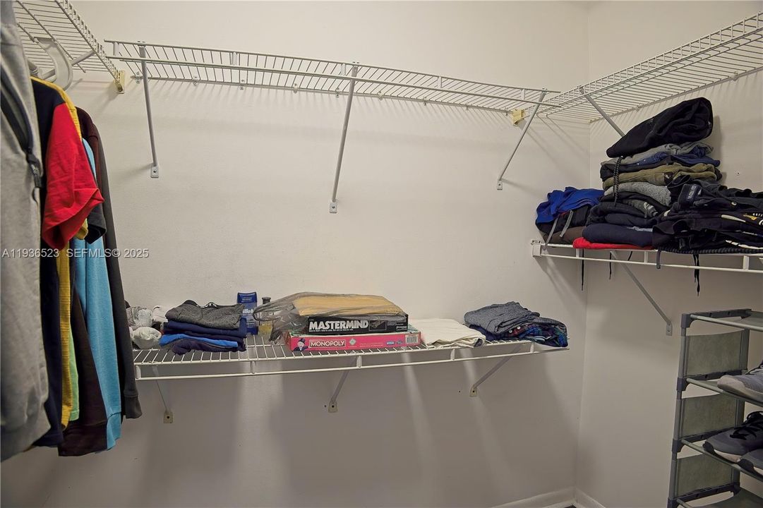 待售: $760,000 (4 贝兹, 2 浴室, 1899 平方英尺)