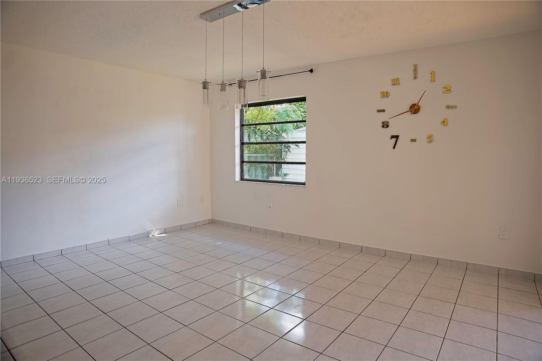 待售: $760,000 (4 贝兹, 2 浴室, 1899 平方英尺)