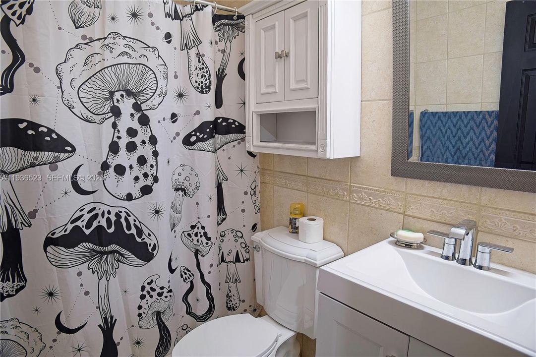 待售: $760,000 (4 贝兹, 2 浴室, 1899 平方英尺)