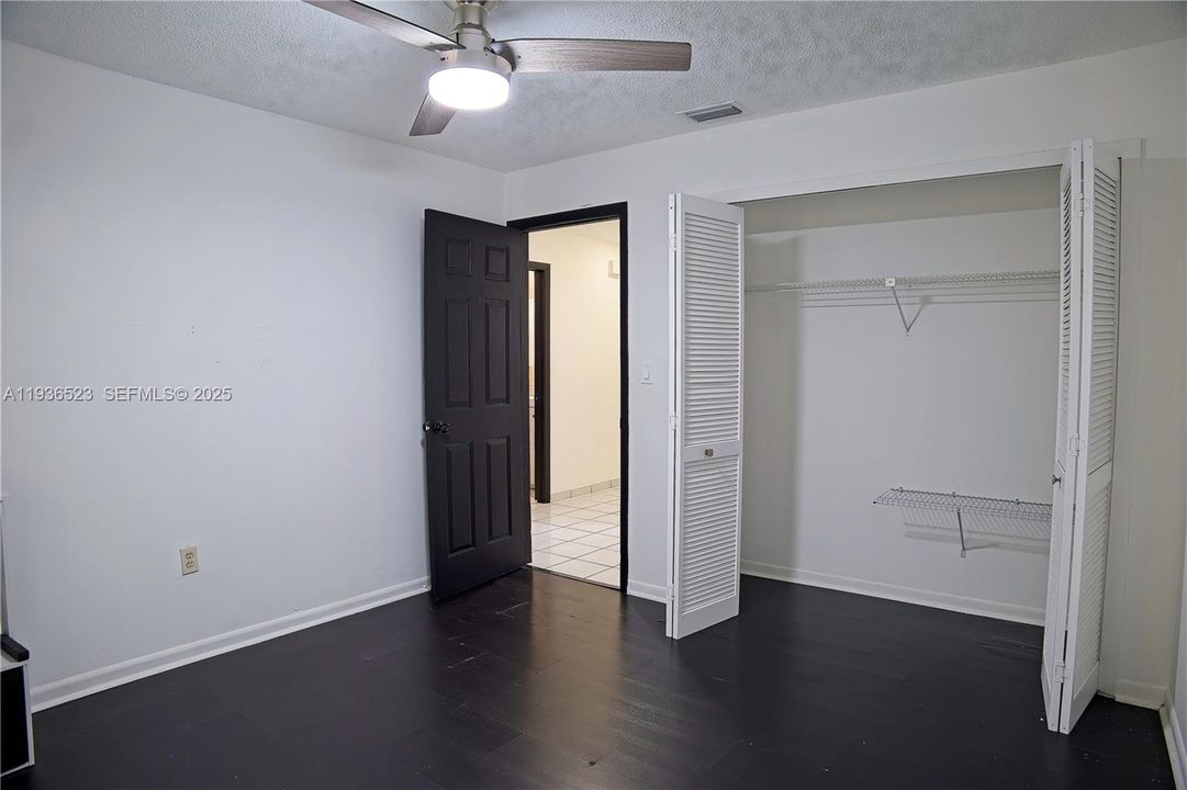 待售: $760,000 (4 贝兹, 2 浴室, 1899 平方英尺)