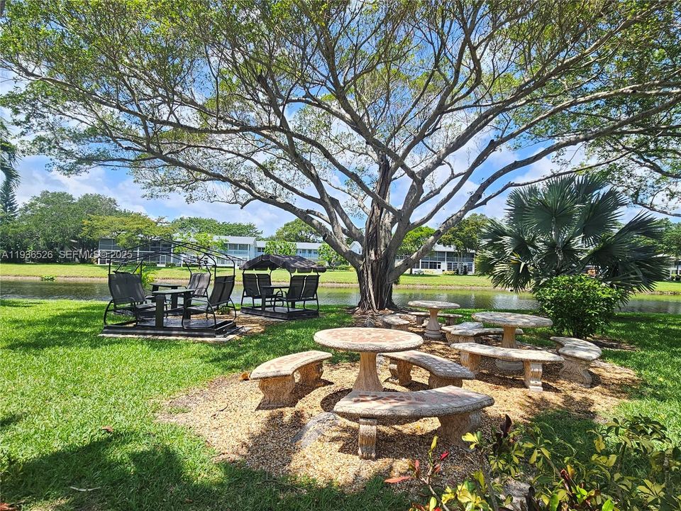 待售: $139,000 (2 贝兹, 1 浴室, 820 平方英尺)