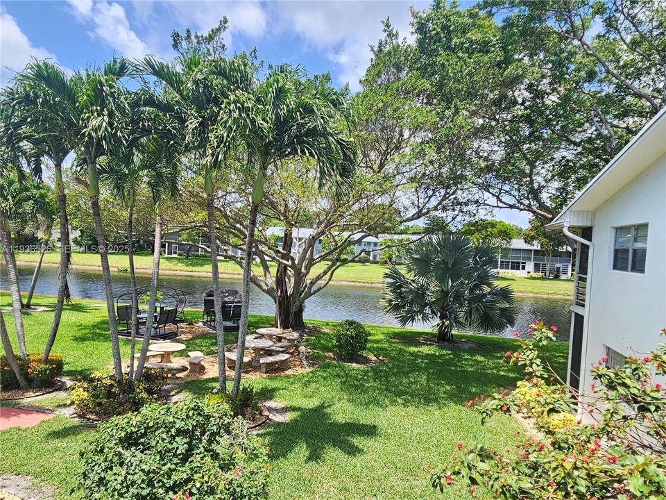 待售: $139,000 (2 贝兹, 1 浴室, 820 平方英尺)