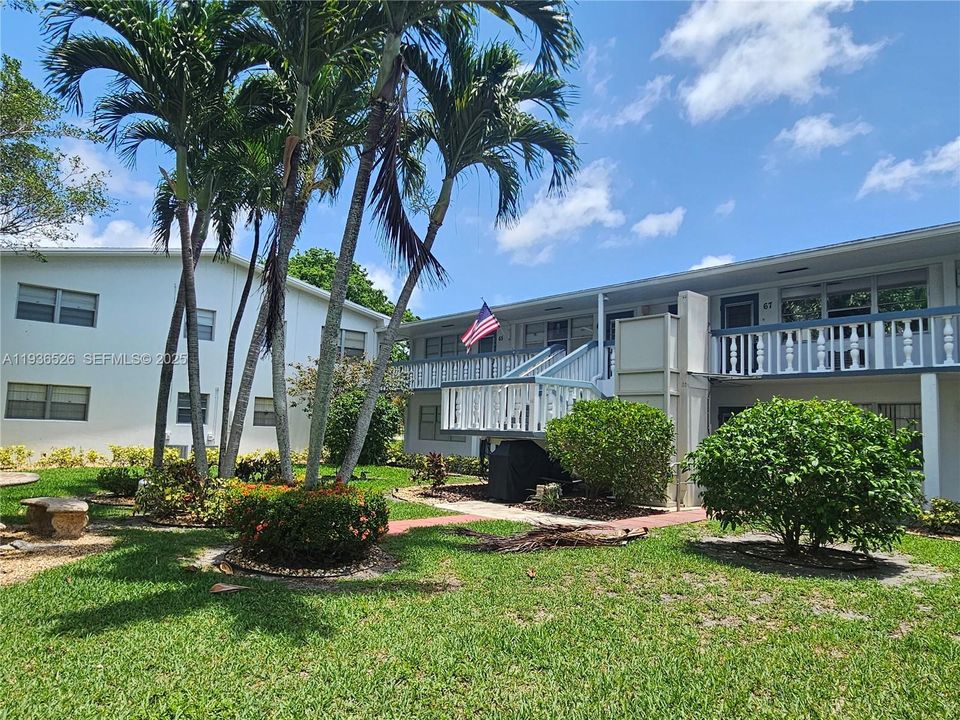 待售: $139,000 (2 贝兹, 1 浴室, 820 平方英尺)