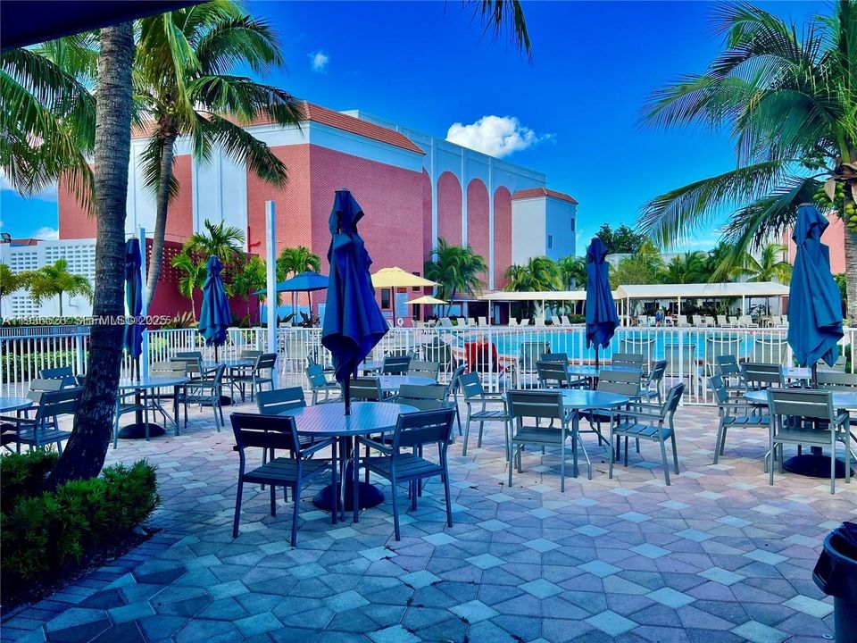 待售: $139,000 (2 贝兹, 1 浴室, 820 平方英尺)