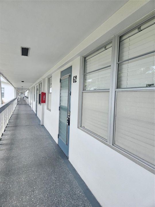 待售: $139,000 (2 贝兹, 1 浴室, 820 平方英尺)