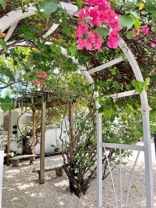 В аренду: $2,500 (2 спален, 2 ванн, 800 Квадратных фут)