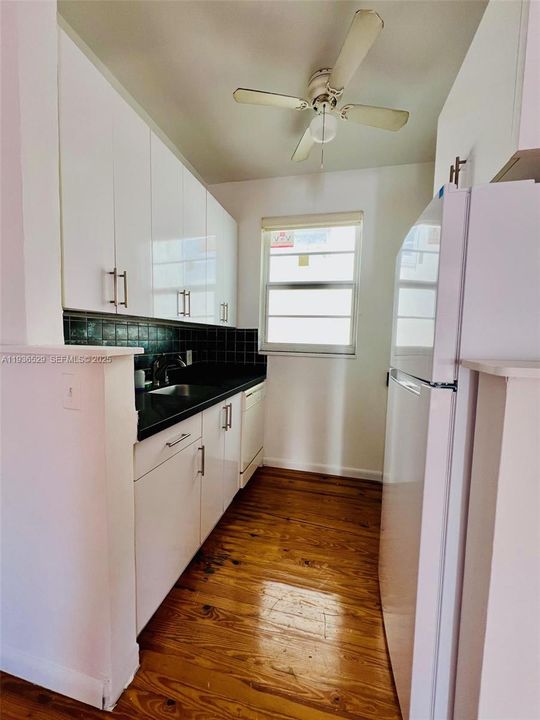 For Rent: $2,400 (1 beds, 1 baths, 730 Square Feet)