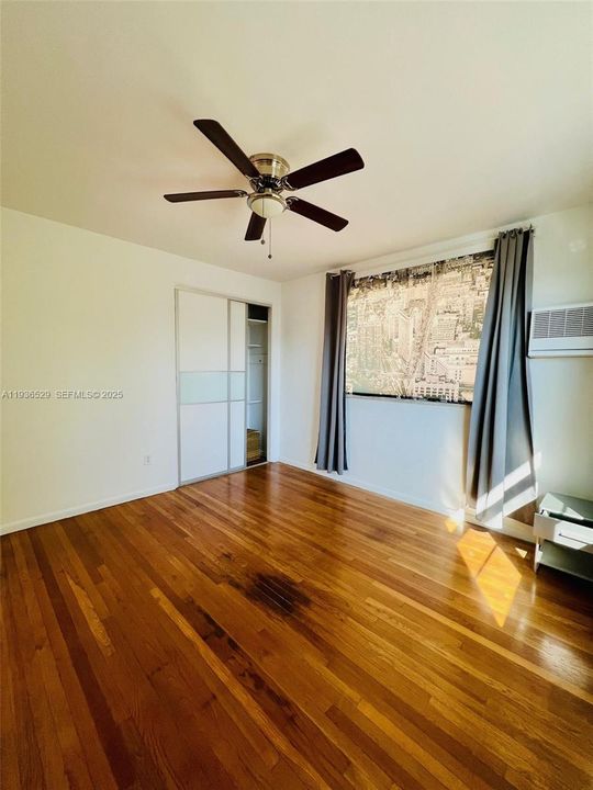 For Rent: $2,400 (1 beds, 1 baths, 730 Square Feet)