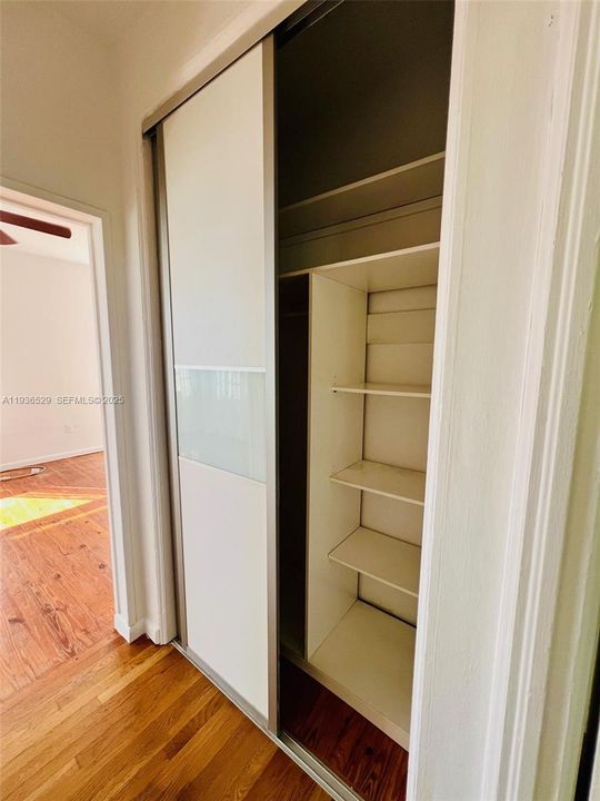 For Rent: $2,400 (1 beds, 1 baths, 730 Square Feet)