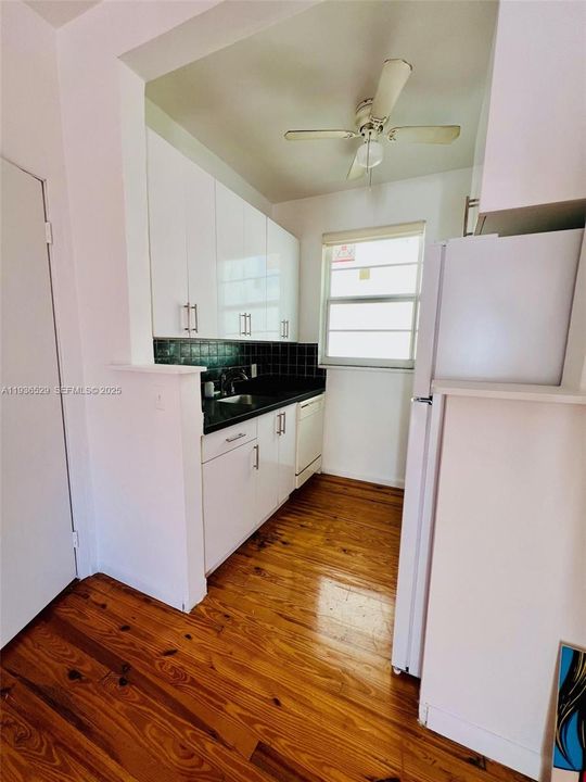 For Rent: $2,400 (1 beds, 1 baths, 730 Square Feet)