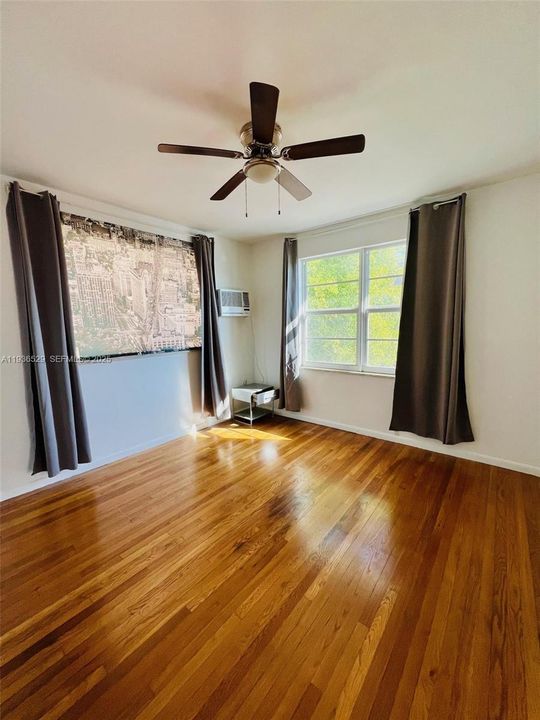 For Rent: $2,400 (1 beds, 1 baths, 730 Square Feet)