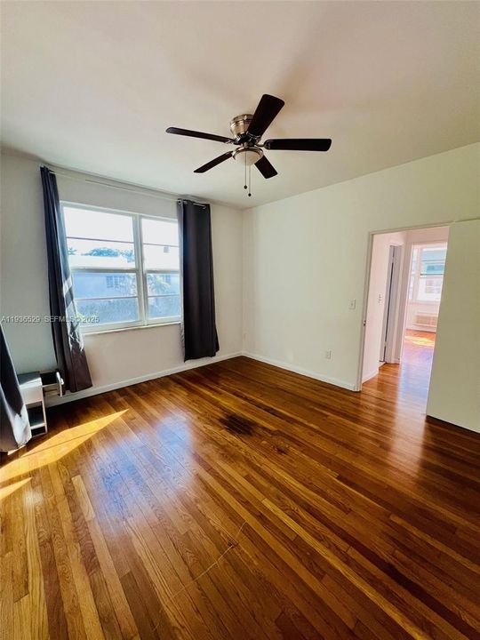 For Rent: $2,400 (1 beds, 1 baths, 730 Square Feet)