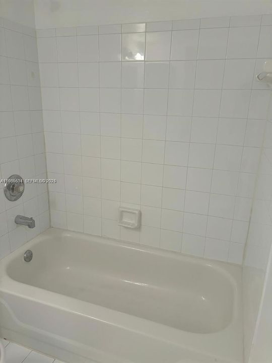 For Rent: $1,900 (2 beds, 2 baths, 820 Square Feet)