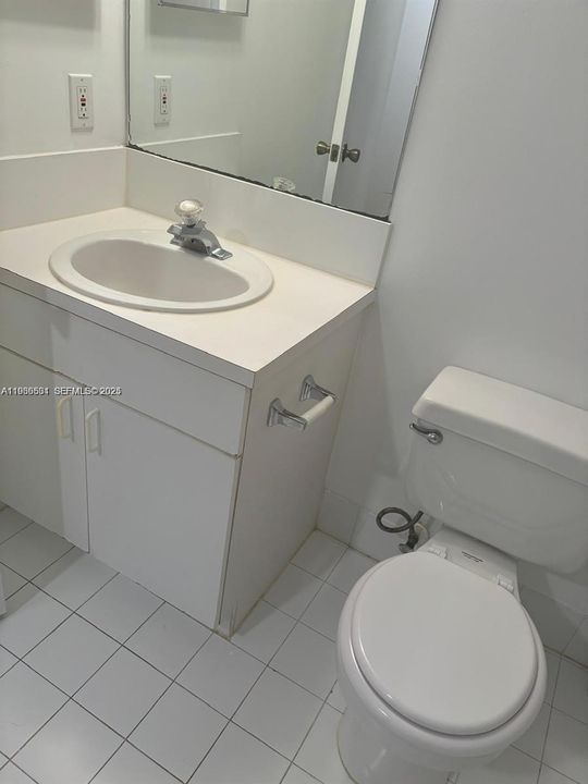 For Rent: $1,900 (2 beds, 2 baths, 820 Square Feet)