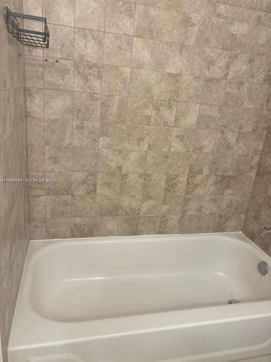 For Rent: $1,900 (2 beds, 2 baths, 820 Square Feet)