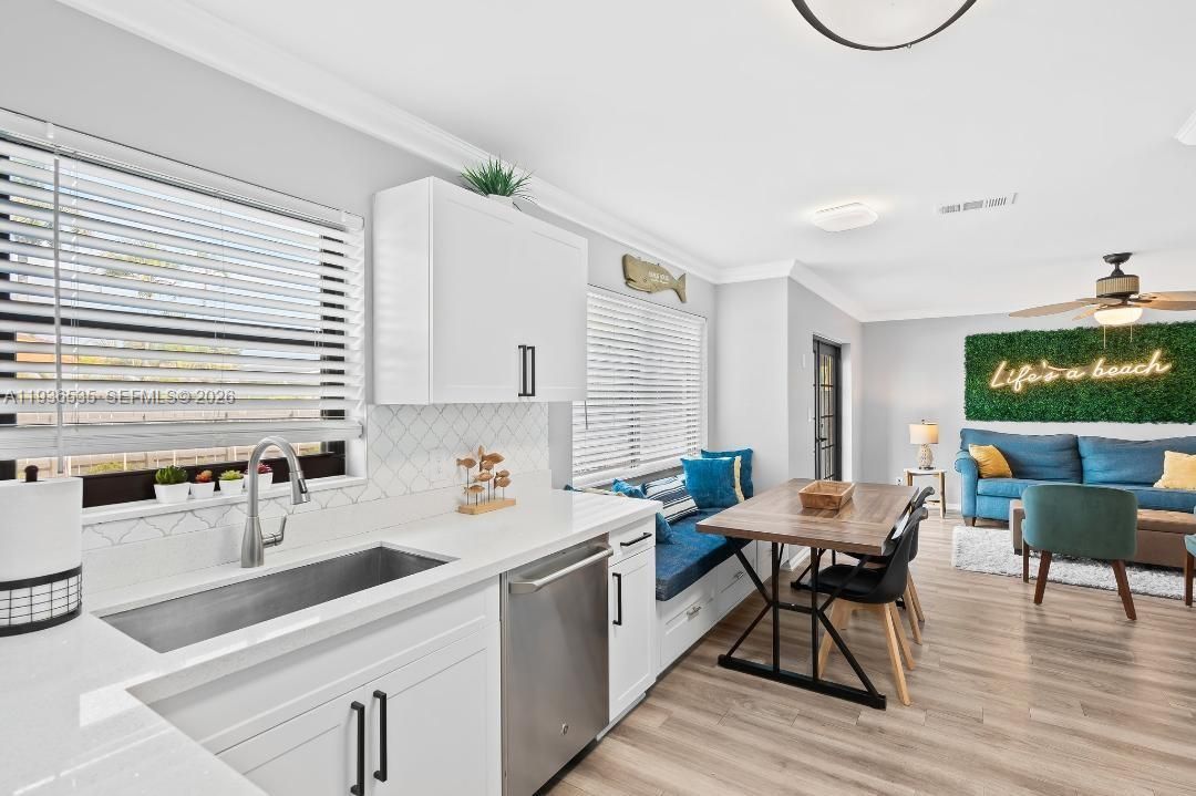 待售: $799,000 (4 贝兹, 2 浴室, 2076 平方英尺)