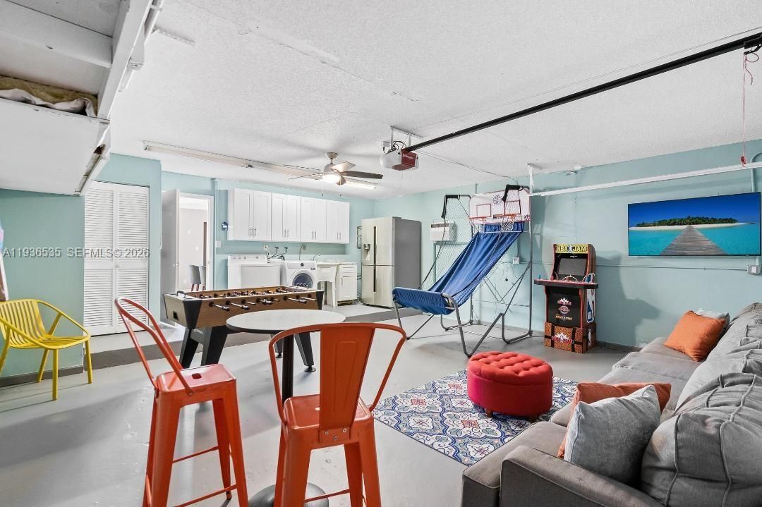 待售: $799,000 (4 贝兹, 2 浴室, 2076 平方英尺)