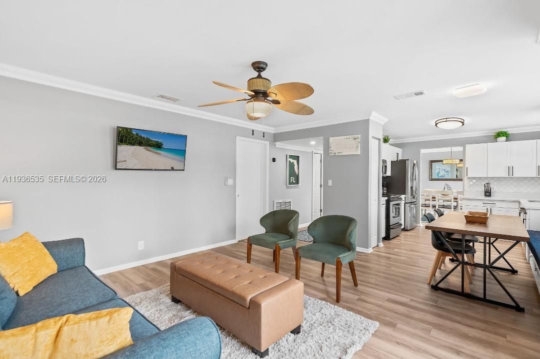 待售: $799,000 (4 贝兹, 2 浴室, 2076 平方英尺)