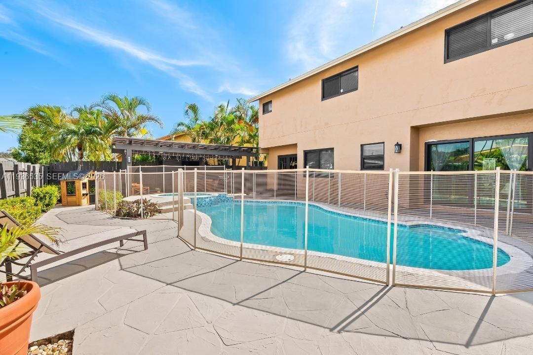 待售: $799,000 (4 贝兹, 2 浴室, 2076 平方英尺)