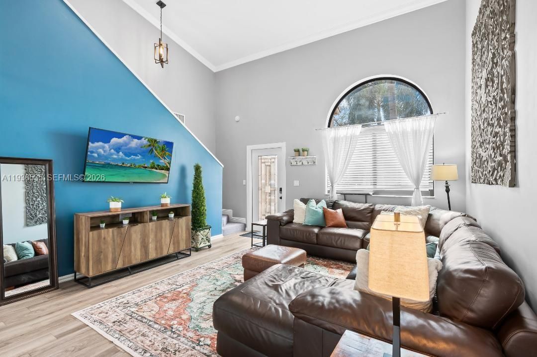 待售: $799,000 (4 贝兹, 2 浴室, 2076 平方英尺)