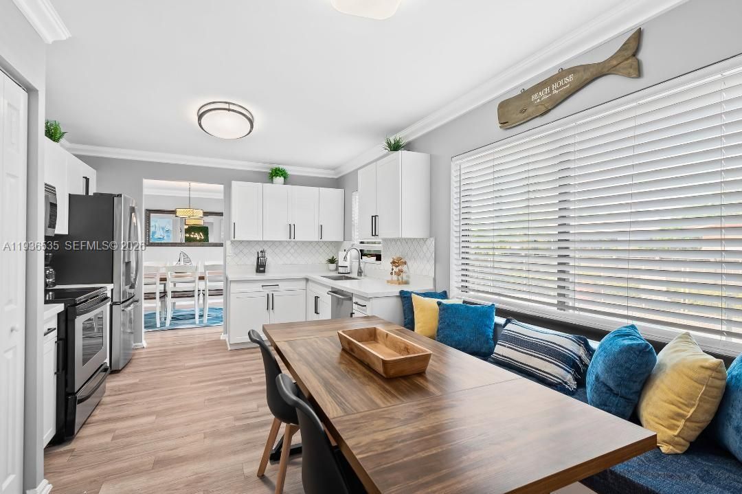 待售: $799,000 (4 贝兹, 2 浴室, 2076 平方英尺)