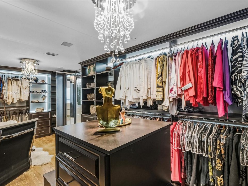 For Sale: $3,300,000 (3 beds, 3 baths, 3016 Square Feet)