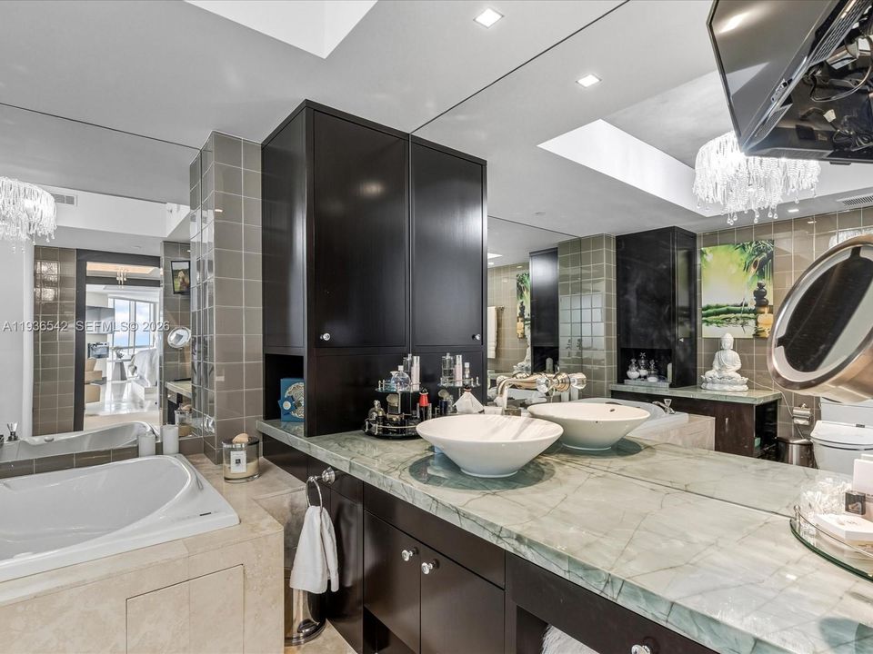 For Sale: $3,300,000 (3 beds, 3 baths, 3016 Square Feet)