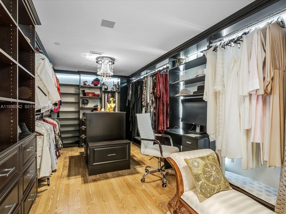 For Sale: $3,300,000 (3 beds, 3 baths, 3016 Square Feet)