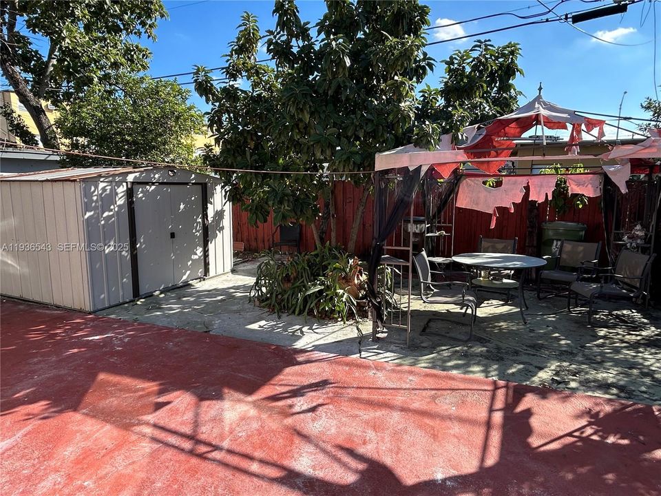 For Rent: $2,700 (3 beds, 2 baths, 2179 Square Feet)