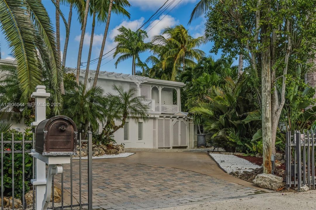 For Rent: $13,000 (3 beds, 4 baths, 2608 Square Feet)