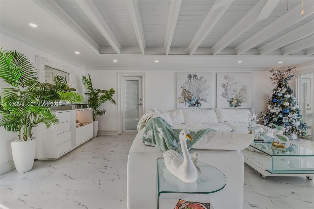 For Rent: $13,000 (3 beds, 4 baths, 2608 Square Feet)