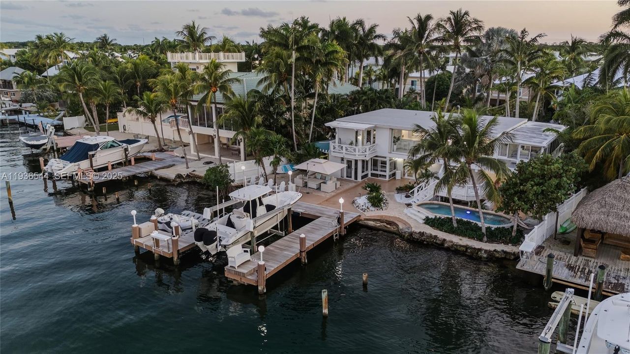 For Rent: $13,000 (3 beds, 4 baths, 2608 Square Feet)