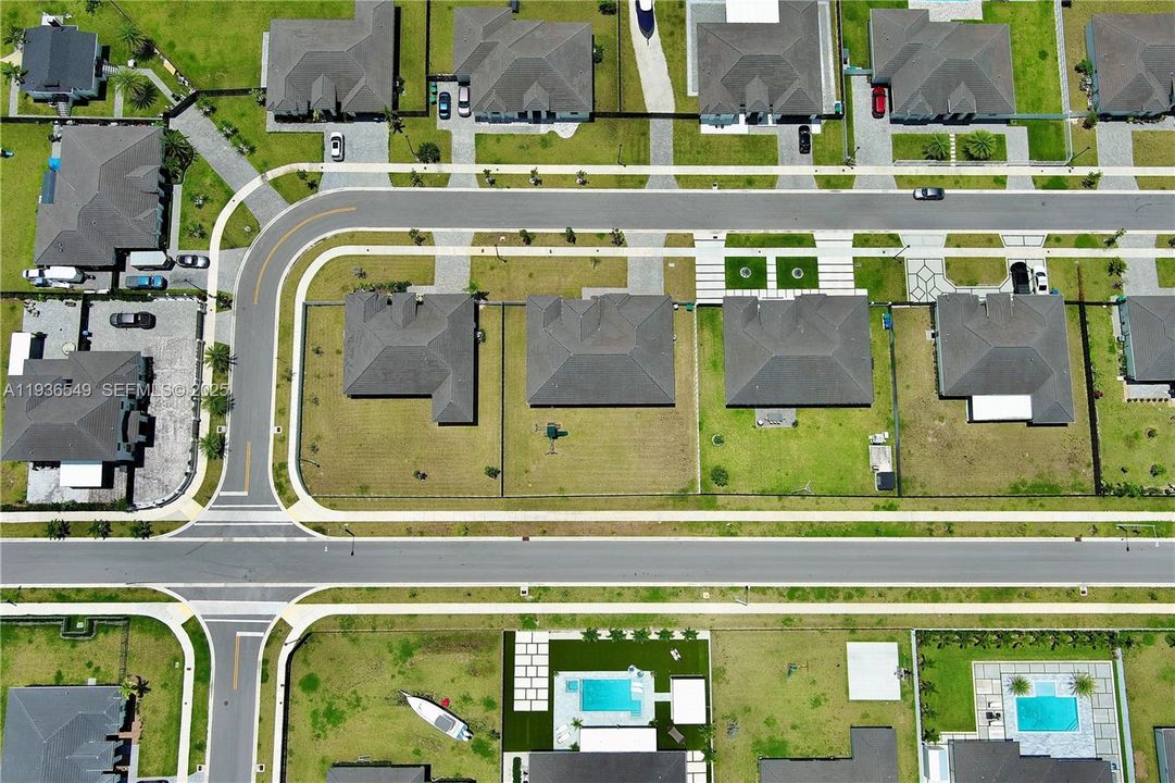 For Sale: $799,999 (5 beds, 4 baths, 2838 Square Feet)