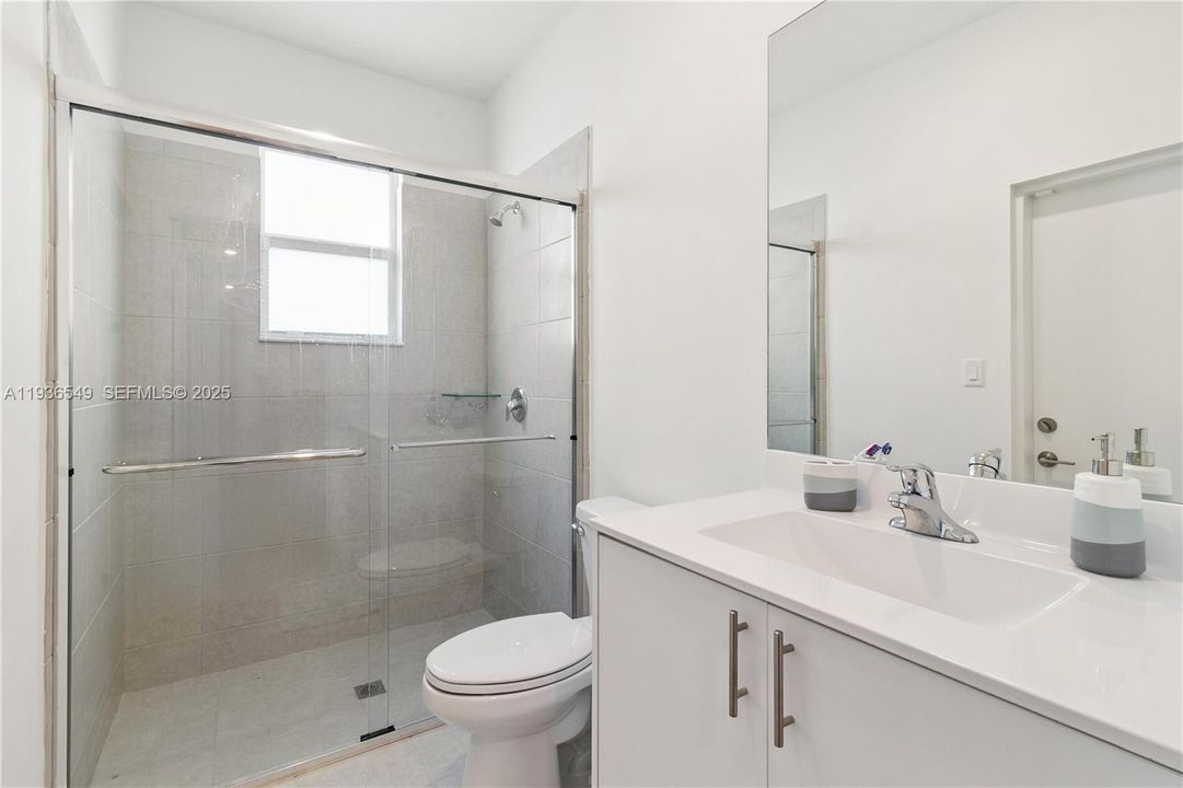 For Sale: $799,999 (5 beds, 4 baths, 2838 Square Feet)