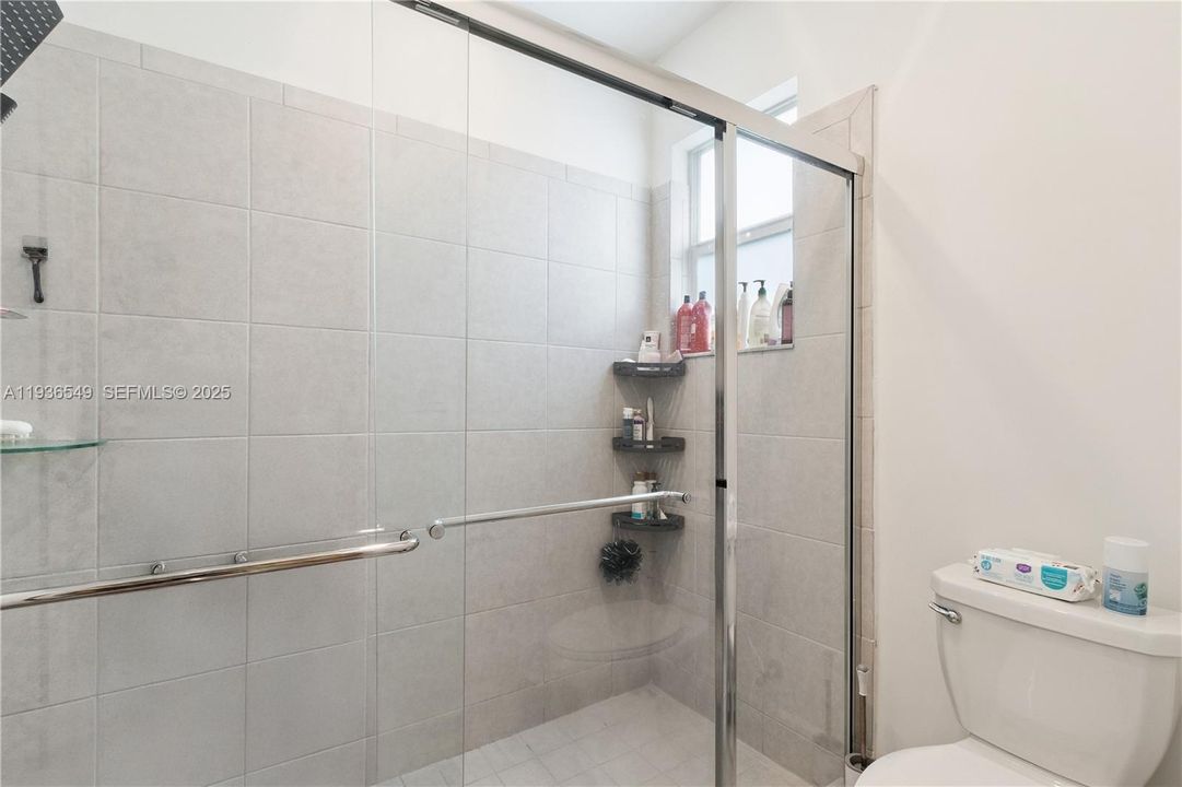 For Sale: $799,999 (5 beds, 4 baths, 2838 Square Feet)