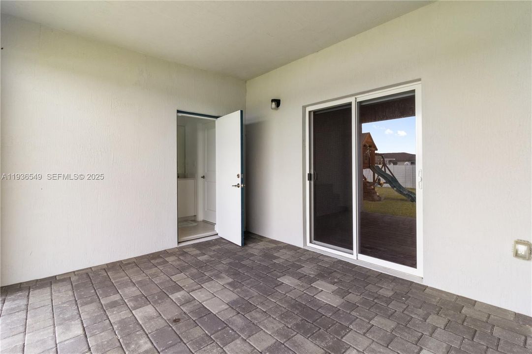 For Sale: $799,999 (5 beds, 4 baths, 2838 Square Feet)