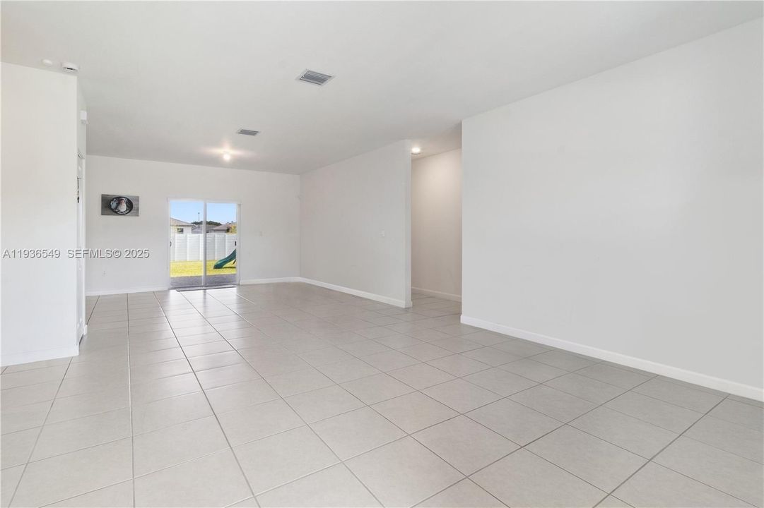 For Sale: $799,999 (5 beds, 4 baths, 2838 Square Feet)