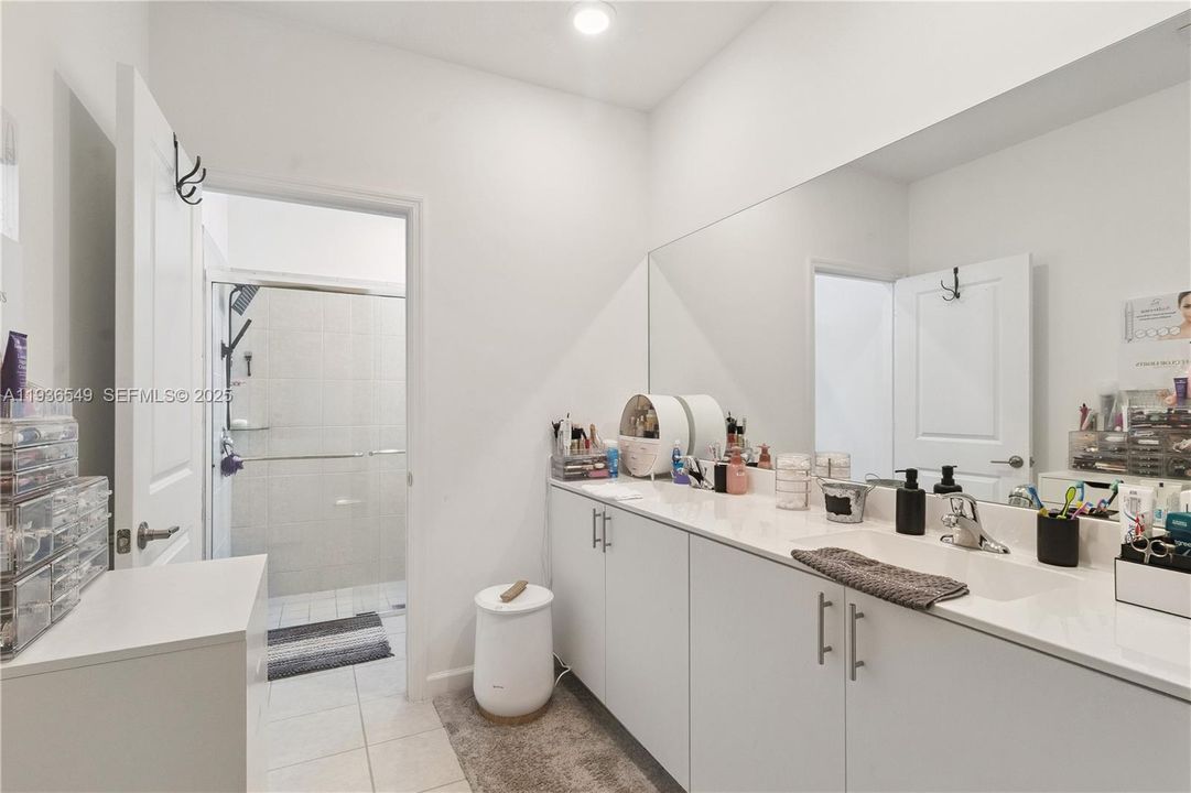 For Sale: $799,999 (5 beds, 4 baths, 2838 Square Feet)