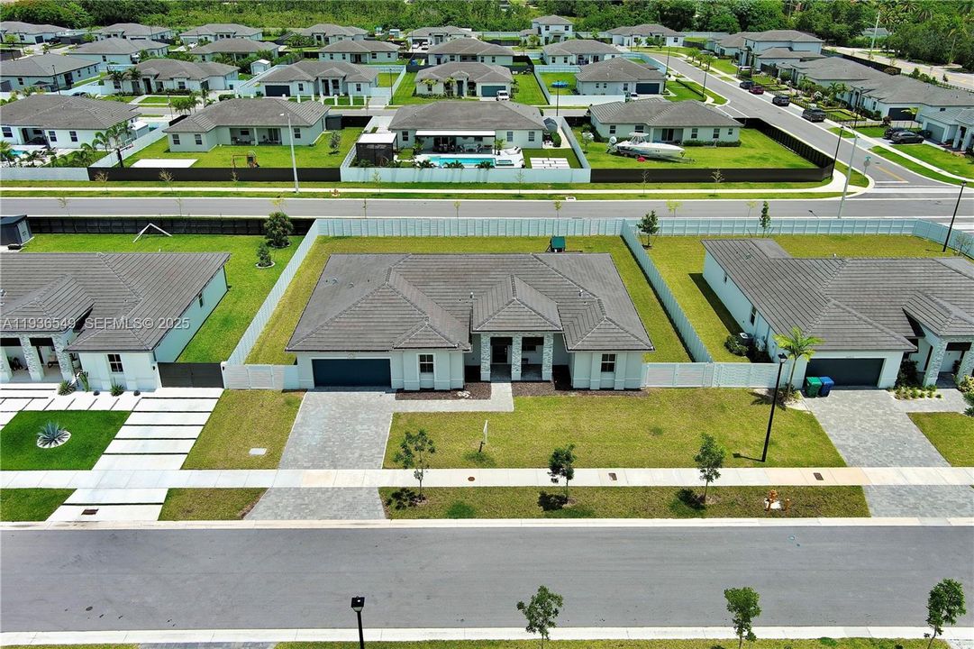 For Sale: $799,999 (5 beds, 4 baths, 2838 Square Feet)