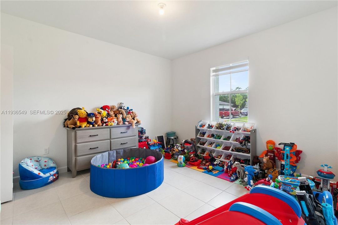 For Sale: $799,999 (5 beds, 4 baths, 2838 Square Feet)