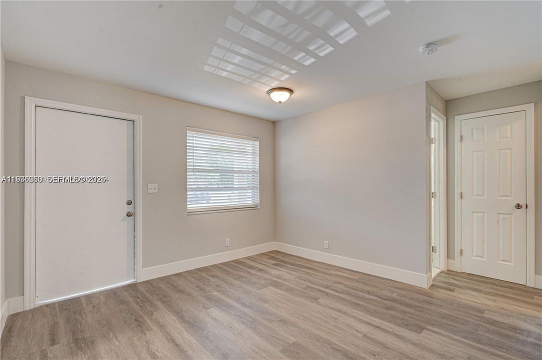 待售: $155,000 (1 贝兹, 1 浴室, 748 平方英尺)