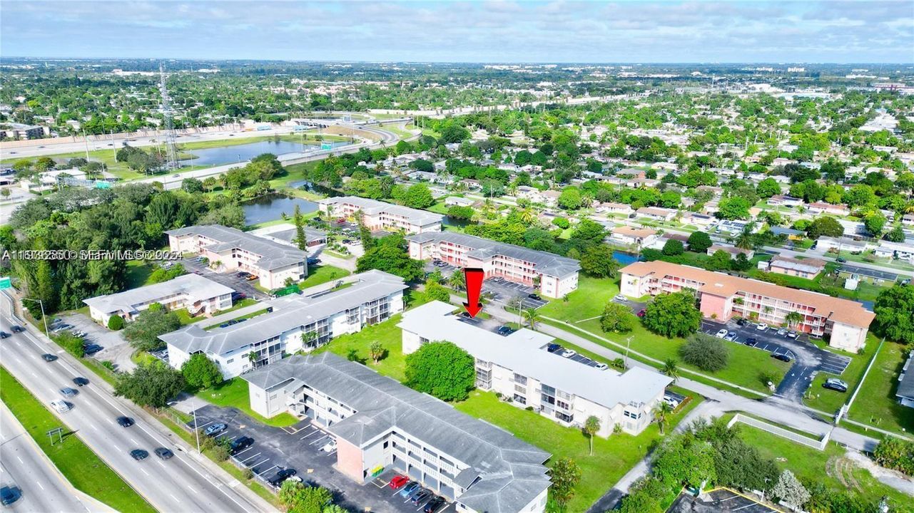 待售: $155,000 (1 贝兹, 1 浴室, 748 平方英尺)