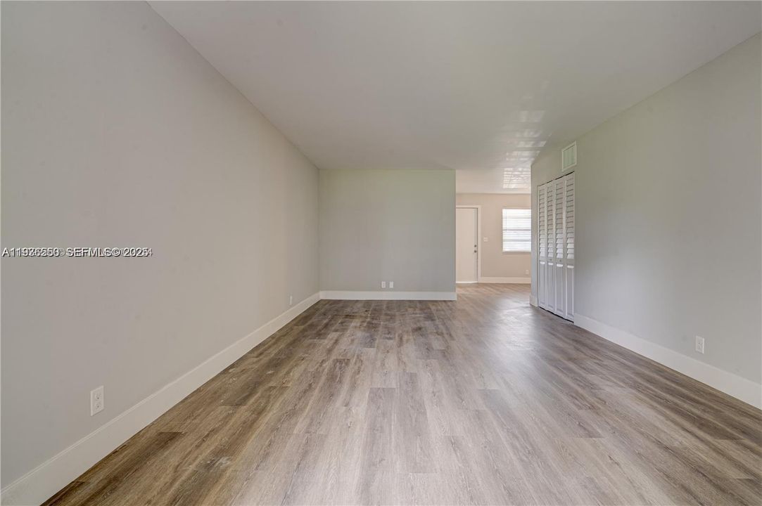 待售: $155,000 (1 贝兹, 1 浴室, 748 平方英尺)