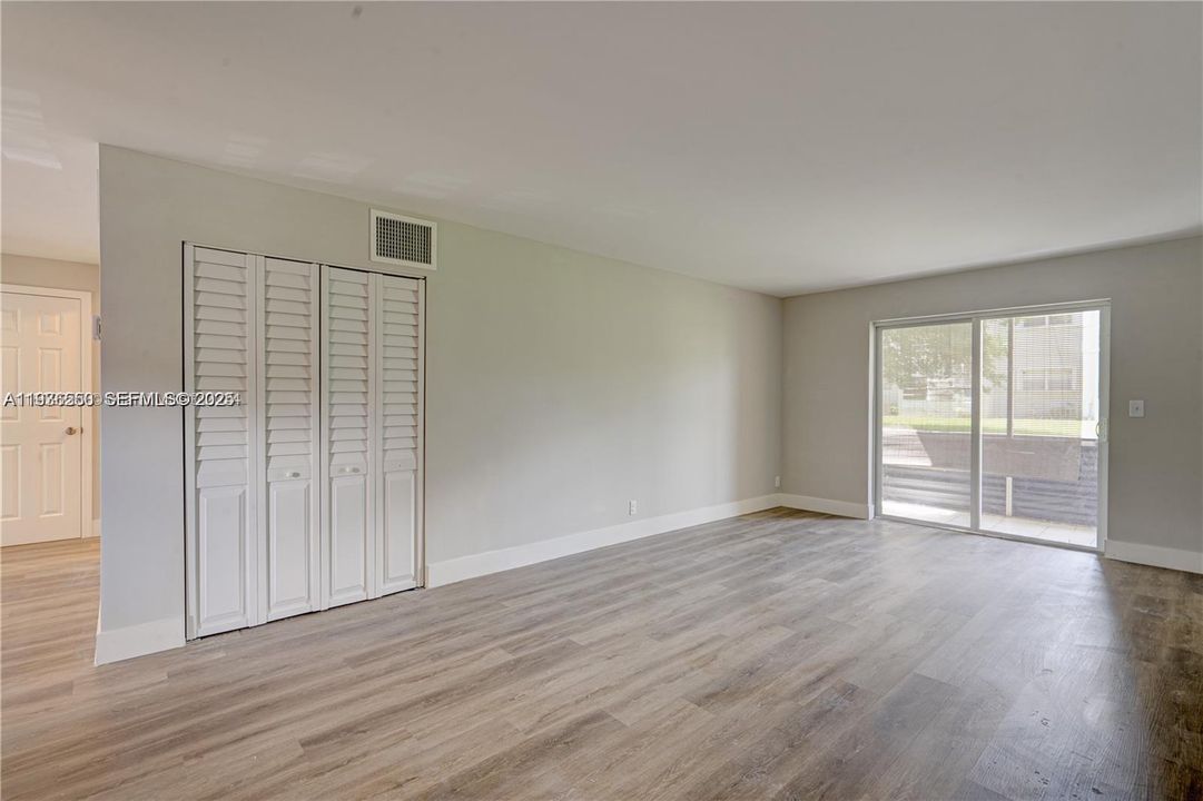 待售: $155,000 (1 贝兹, 1 浴室, 748 平方英尺)