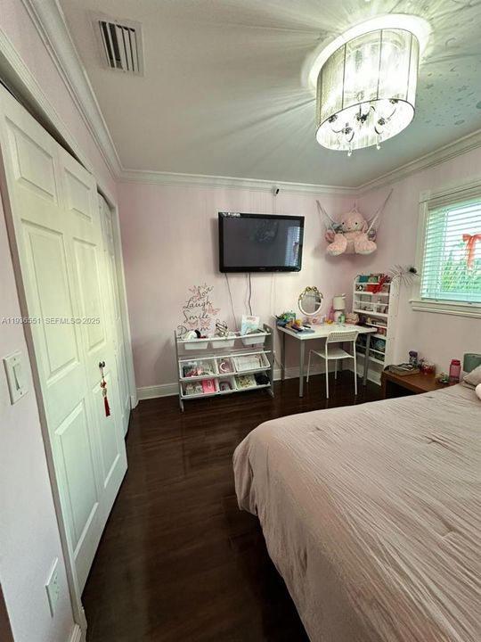 出租: $3,500 (5 贝兹, 3 浴室, 1824 平方英尺)