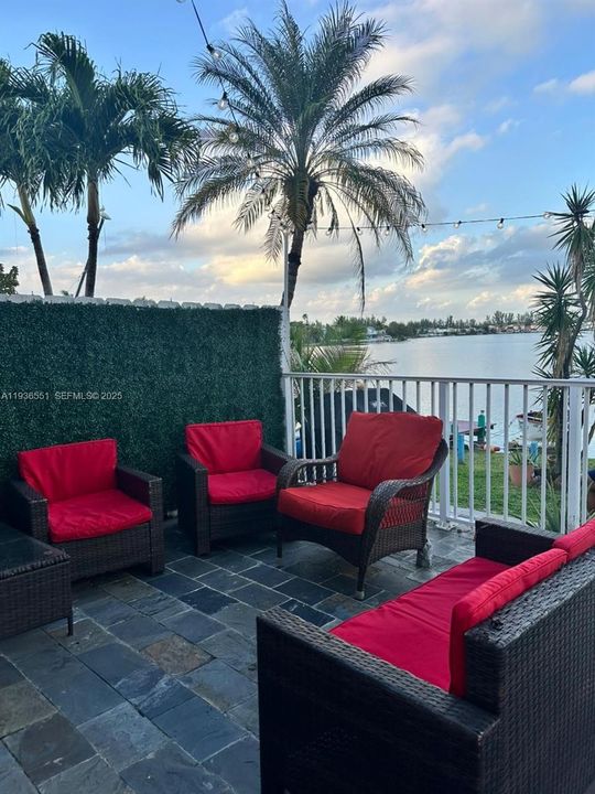 出租: $3,500 (5 贝兹, 3 浴室, 1824 平方英尺)