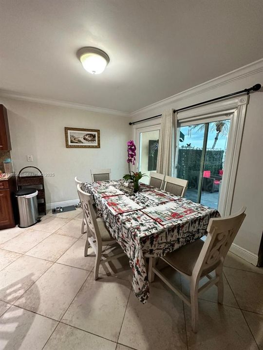 出租: $3,500 (5 贝兹, 3 浴室, 1824 平方英尺)