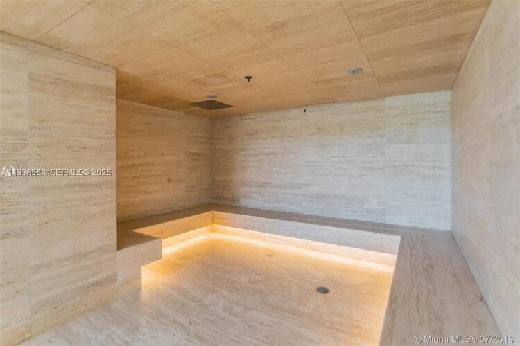 待售: $1,100,000 (2 贝兹, 2 浴室, 1718 平方英尺)