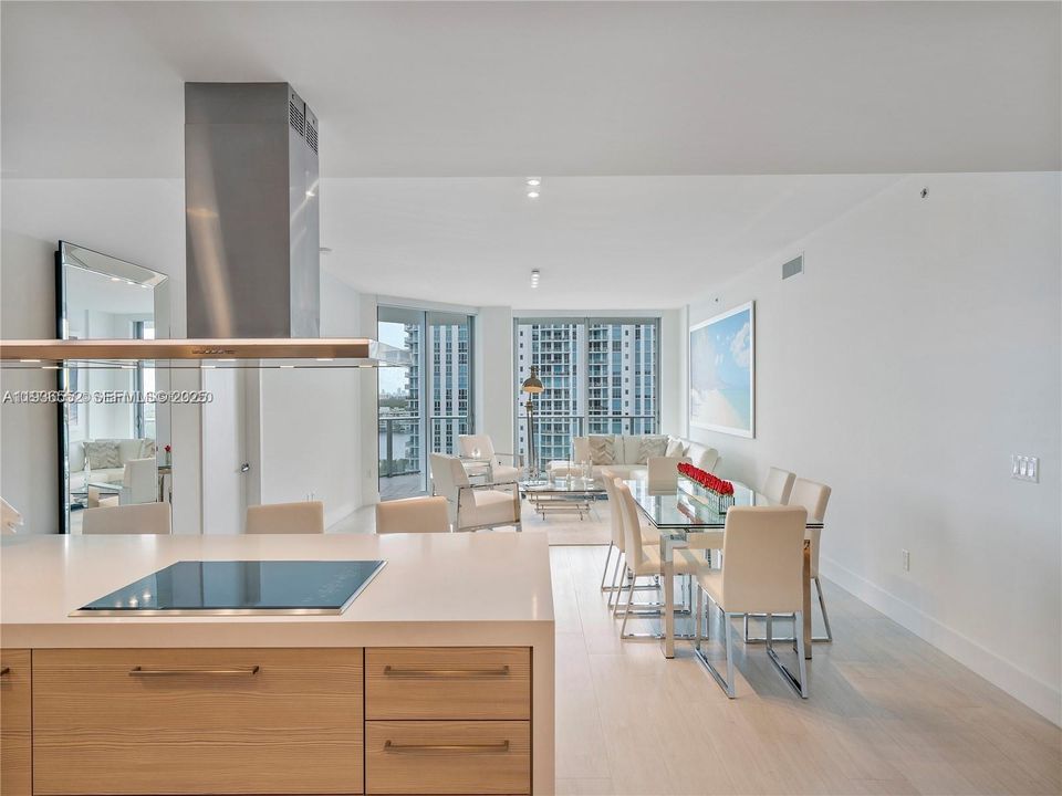 待售: $1,100,000 (2 贝兹, 2 浴室, 1718 平方英尺)