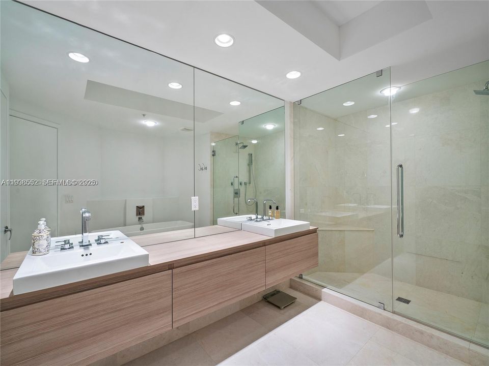 待售: $1,100,000 (2 贝兹, 2 浴室, 1718 平方英尺)